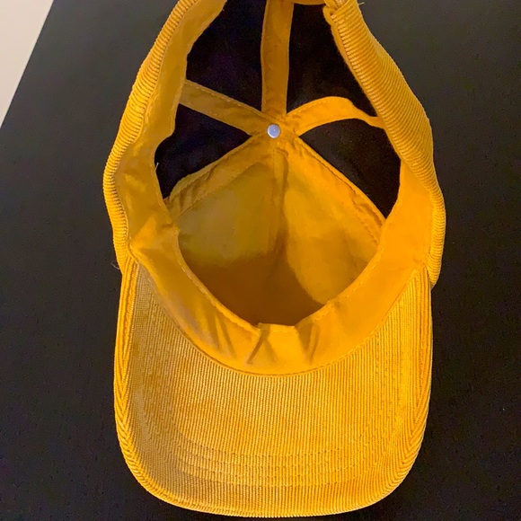 Velvet Cap - Picture 2 of 3